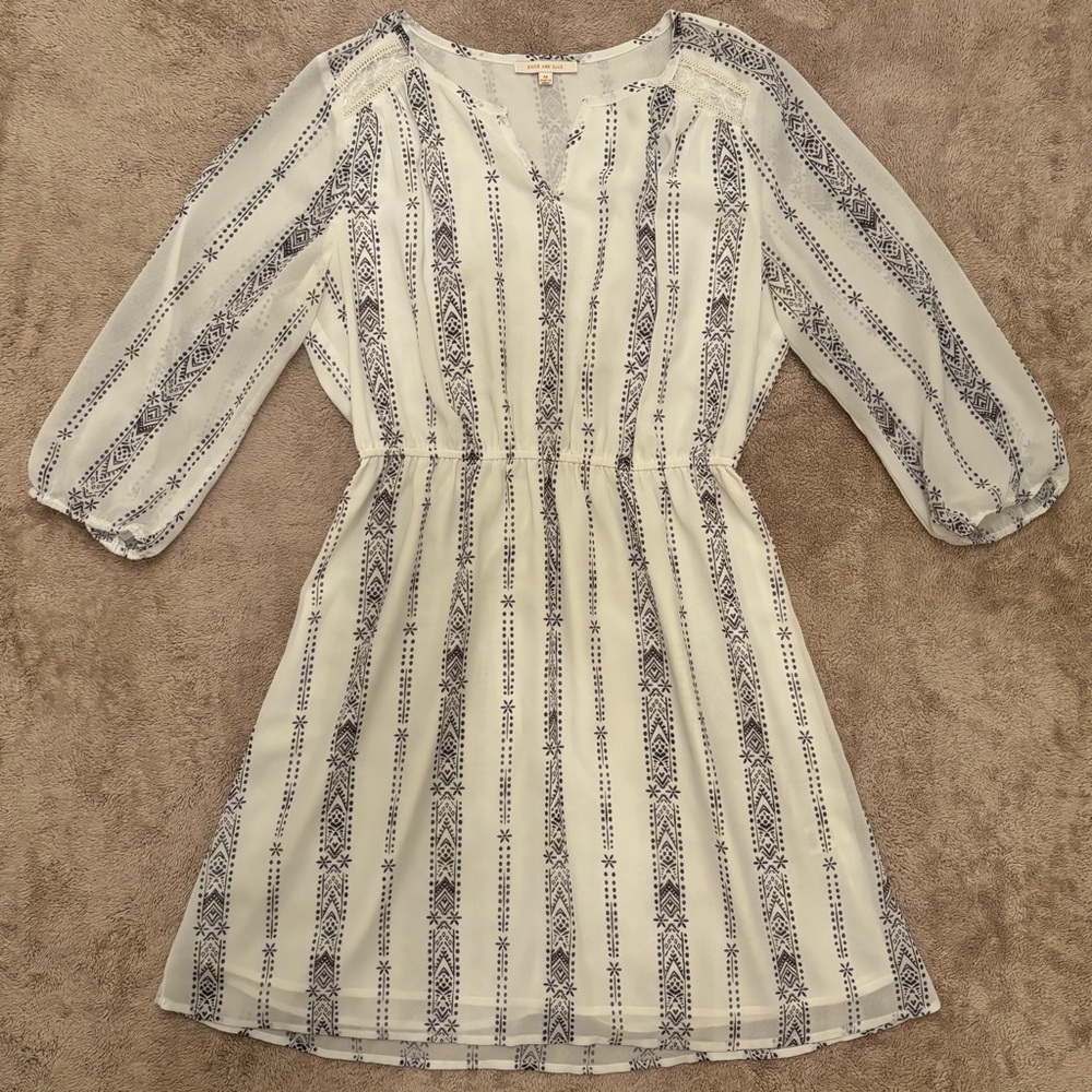Skies Are Blue Lightweight Dress Size Medium 3/4 Sleeve Classic Feminine Sheer